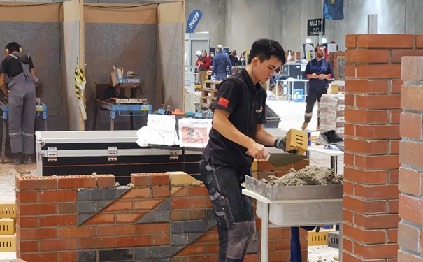 伍遠州于砌筑項目比賽現(xiàn)場.png