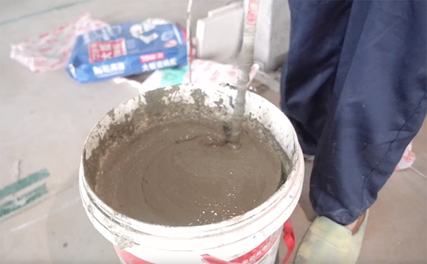 瓷磚粘接劑攪拌.png