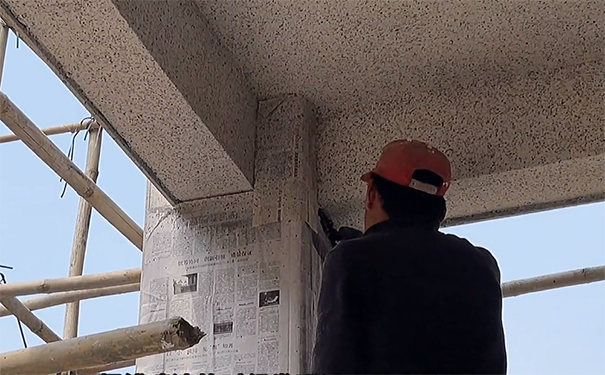 外墻噴漆好還是貼瓷磚好?