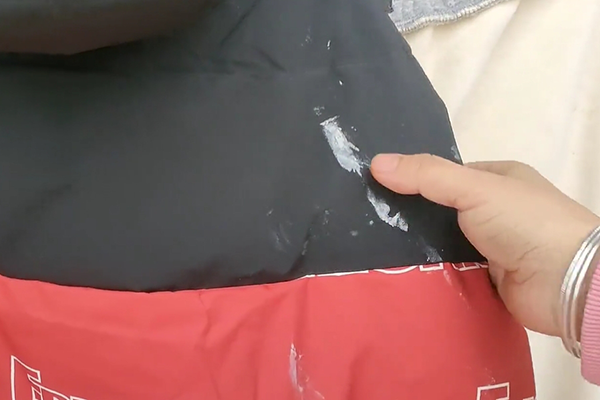 美縫劑弄在衣服上怎么清除干凈?